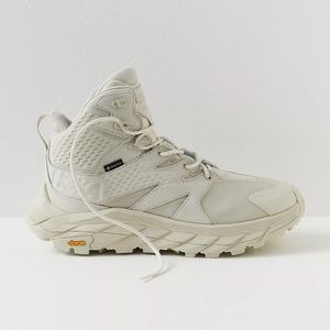 Brand New Hoka Anacapa mid gtx size 9B